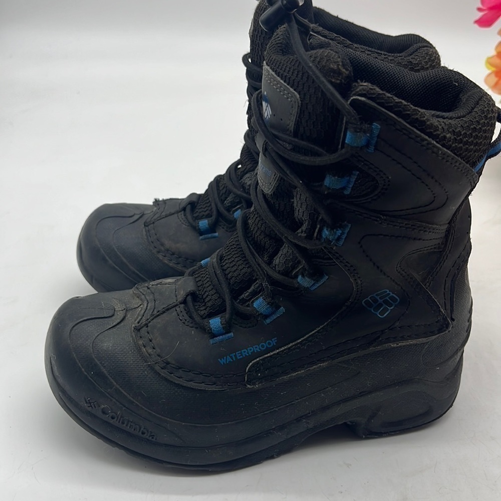 Columbia Black blue Winter boots Sz 1. WRB8558B